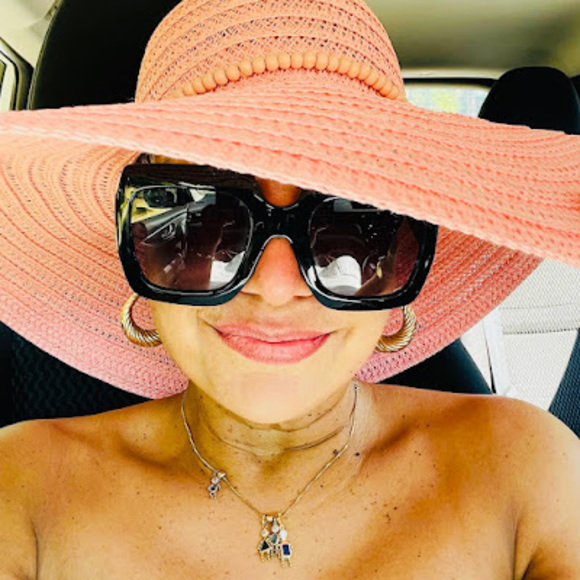 Meet your Posher, Arlene - Picture 1 of 1